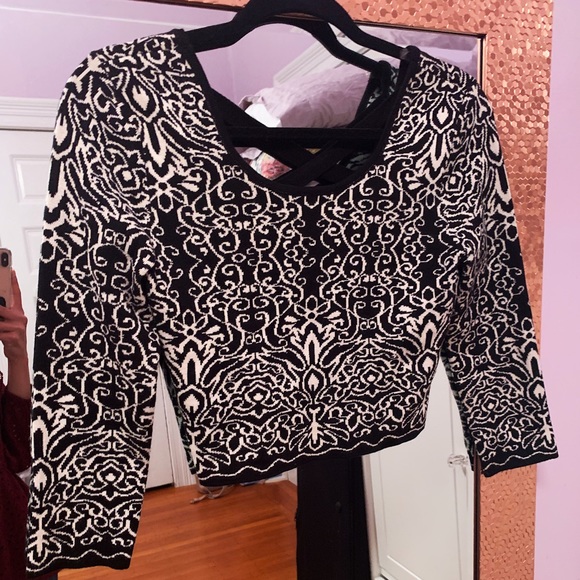 Black + White print sweater crop top - Picture 1 of 3